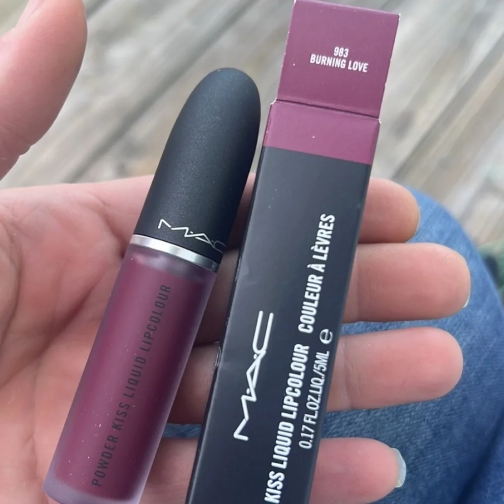 ♣️🌙Mac Burning Love Powder Kiss Liquid Lipstick